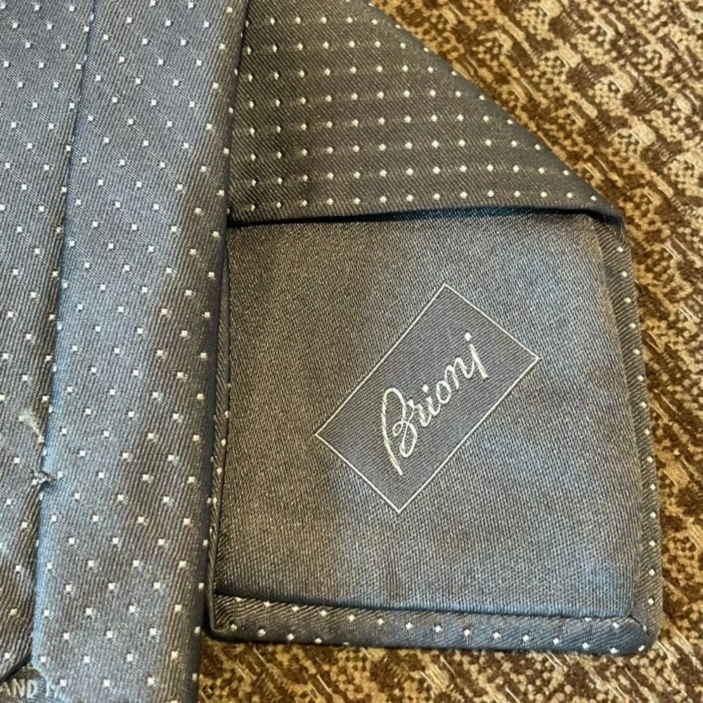 Brioni Silk Necktie Mens Gray Polka Dot Formal Quiet Luxury Handmade Italy 3.5
